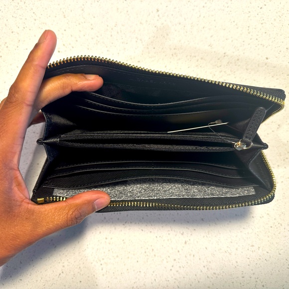 Michael Kors Jet Set Travel Large Saffiano Leather Quarter-Zip Wallet - Picture 3 of 3